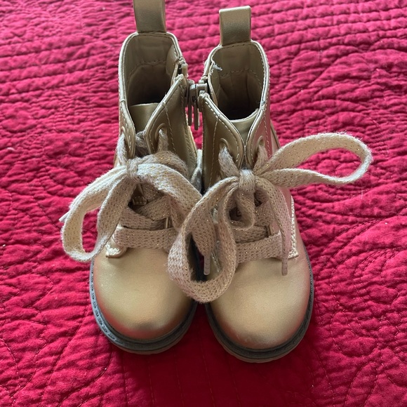 Toddler Cat & Jack Metallic Gold Lace Up Combat Boots Size 5 - Picture 2 of 8
